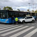 Sudar vozila u novom sadu Taksi i autobus Gradskog saobraćajnog preduzeća u bliskom kontaktu