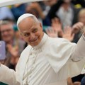Pogledajte snimak: Papa Lav XIV dobio na poklon konja, evo odakle je stigao Proton