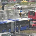 (Foto) Sudar autobusa i automobila u Zemunu: Vozilo išlo u suprotnom smeru