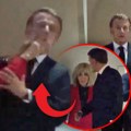 Konačno otkriveno zašto je Brižit ošamarila Makrona: Jedna poruka je prvu damu Francuske izbacila iz takta (foto, video)