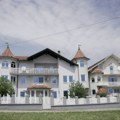 Ovo selo je najbogatije mesto u Srbiji: fasade su u zlatu i mermeru, kuće imaju po 5 kupatila i 10 soba