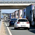 AMSS: Na putevima u Srbiji veći broj vozila, povremeno moguća usporena vožnja i zastoji