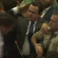 Kurti napadnut: Masovna tuča albanskih separatista (video)