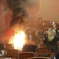 Neredi u albanskom parlamentu: Poslanici palili baklje