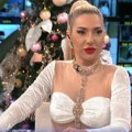 (Foto) sve šljašti u jutarnjem: Jovana Jeremić obukla haljinu sa providnim otvorima, cirkonima i perjem: Prekrstila noge i…