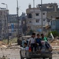 Izrael napao sirijsku vojnu bazu; Hezbolah nastavio napade iz Libana, poginuo vojnik blizu granice