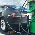 Automobilske kompanije razvijaju električna vozila sa ugrađenim generatorom kako bi rešile problem dometa