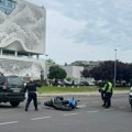 Teška nesreća na Novom Beogradu: Vozač motocikla hitno prebačen u Urgentni centar, policija na terenu