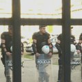 Počela blokada zgrade novosadskog suda: Građani traže puštanje privedenih demonstranata