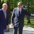 Vučić sa ambasadorom SAD pri NATO: Radujemo se zajedničkoj vežbi u maju