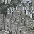 Људи долазе у зграду на Новом Београду да се сликају: Достављачи стоје запањени кад уђу