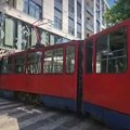Tramvaj iskočio iz šina u Beogradu, udario u zgradu