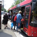 Vozač gradskog autobusa se izgubio u Beogradu, pa su ga putnici navodili na engleskom da nađe put: „Pa, dobro, pomozite…
