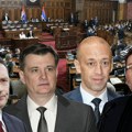 Juče su prozivali Vučića, danas kidišu na opoziciju čim se pomene njegovo ime: Kako se preletači dokazuju u SNS