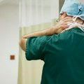 Povređenom gruji odbili da previju ranu: Oglasio se bolničar iz Sremske Mitrovice, objasnio šta se u ambulanti desilo