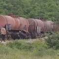 Voz koji je prevozio sumpornu kiselinu ispao iz šina u blizini Bora: Meštani osećaju smrad, nadležni tvrde da nema curenja