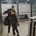 On se ne odvaja od nje: Evo sa kim smo uhvatili Sandru Afriku na aerodromu - utegla se u helanke i uživa kraj njega (video)