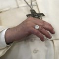 Dve krojačke radnje u Rimu pripremaju odore za budućeg papu