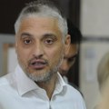 Čeda Jovanović snimljen ispred bolnice: Zagrlio ovu ženu, a ono što mu je rekla ostavilo ga bez reči