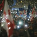 Šta spaja Srbiju i Gruziju? Protesti protiv vlasti, zarobljeni mediji - ali i hemijsko i zvučno oružje protiv demonstranata