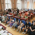 Gradonačelnik Vladimir Videnović uručio Vukove diplome i nagrade najboljim zaječarskim učenicima