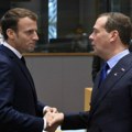 Medvedev na francuskom ponizio Makrona: Ponesite nekoliko pari bokserica, mirisaće baš jako