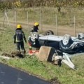 VIDEO: Tri žene povređene u prevrtanju vozila na autoputu kod Novog Sada, intervenisali i vatrogasci