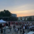 Osmaci zajedno proslavili malu maturu na Gradskom trgu u Leskovcu