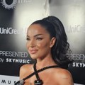 Triko sa resama, a na njima kristali: Teodora Džehverović prevazišla sebe stajlingom na Music Week-u: Dekolte bomba