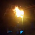 Veliki požar u stambenoj zgradi u Novom Sadu: Vatrogasci u borbi sa vatrenom stihijom u naselju Jugović (video)