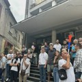 Još dvojici uhapšenih Užičana određen pritvor do 30 dana, počela blokada suda