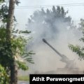 Tajland i Kambodža pristali na pregovore o primirju , ali sukobi na granici se nastavljaju