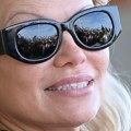 Pamela Anderson izgleda neprepoznatljivo: Glumica koja je sinonim za plavuše, ima novu boju kose (FOTO)