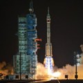 Kina lansirala svemirsku letelicu: Tri astronauta lete ka svemirskoj stanici Tjangong