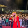 Najmlađi fanovi ganuli Viki Miljković u dimitrovgradu: Umor od koncerta odmah je nestao: Druženje trajalo još sat vremena