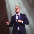 Бане Мојићевић плаче на свом концерту: Из првих редова одмах му је стигла марамица, а он поручио: "Ти си крив за све само да…