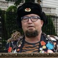 U Poljskoj ubijen umetnik koji je ismevao Putina! Rusku zastavu bacio u kantu za smeće i sve snimao! Poljski premijer: "Nudili…
