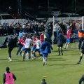 (Video) Tuča Srba i Albanaca Sevale pesnice posle meča, haos na terenu