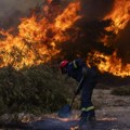 Besne požari u Grčkoj, kuće i crkva na istoku izgoreli do temelja