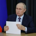 I zvanično: Putinu uručen dokument o novom mandatu