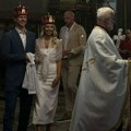 (Foto) oženio se košarkaš Partizana: Mlada u jednostavnoj venčanici pripijenoj uz telo, isplivali kadrovi sa ceremonije -…