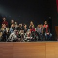 Kafkin „Zamak“ na sceni Češkog doma u Beogradu: Šetnja kroz predstavu i nedovršeni roman češkog velikana