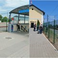(Foto) postavljena ograda na železničkoj stanici Petrovaradin Putnici više ne mogu direktno na šine