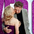Bajka o drugoj šansi: Zašto toliko srčano navijamo za ljubav Pamele Anderson i Liama Neesona? Egzotičan ukus nove Eva riblje…