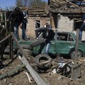 Rusi gađali Donjeck, poginuli civili dok su čekali penzije: Tela leže na ulicama, Zelenski objavio snimak
