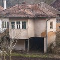 Kupili su kuću iz snova, a onda ih je snašao pakao: Pronašli ljudsku kost u fasadi, a onda su saznali ko je živeo pored