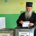 Mitropolit raško-prizrenski Teodosije glasao u Gračanici FOTO