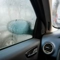 Kako se rešiti vlage u autu: Zamagljeni prozori su jako opasni, ali rešenje postoji