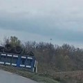 Strašni prizori kod Velikog Orašja: Nakon teže saobraćajke kamion ostao prevrnut pored puta