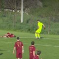 Autogol godine! Ma, veka! Cela planeta gleda i smeje se (video)